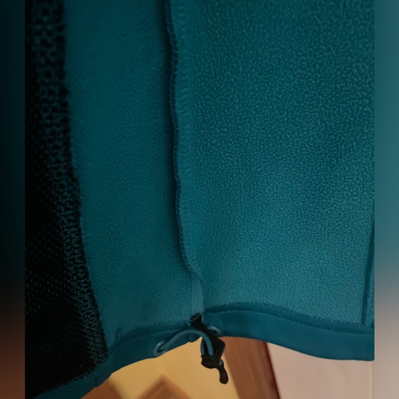 O’Neill Size Medium Turquoise Hoodie with a fleece interior. Two front pockets. - Picture 6 of 14